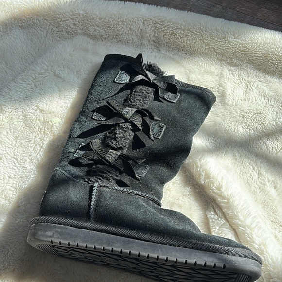 Koolaburra by UGG Kids Bow Boots – Size 2 | Black Suede | Cozy Winter Style | - Picture 6 of 9